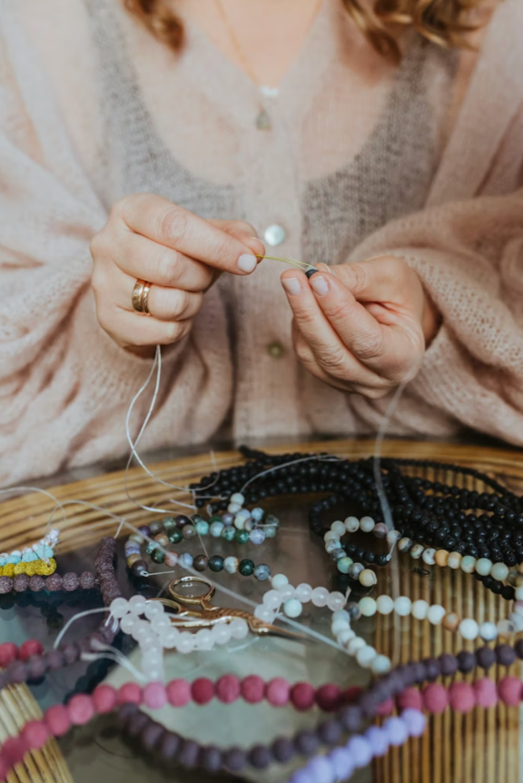 Gioielli Artigianali Italiani: Perché Scegliere il Fatto a Mano | Pritika
