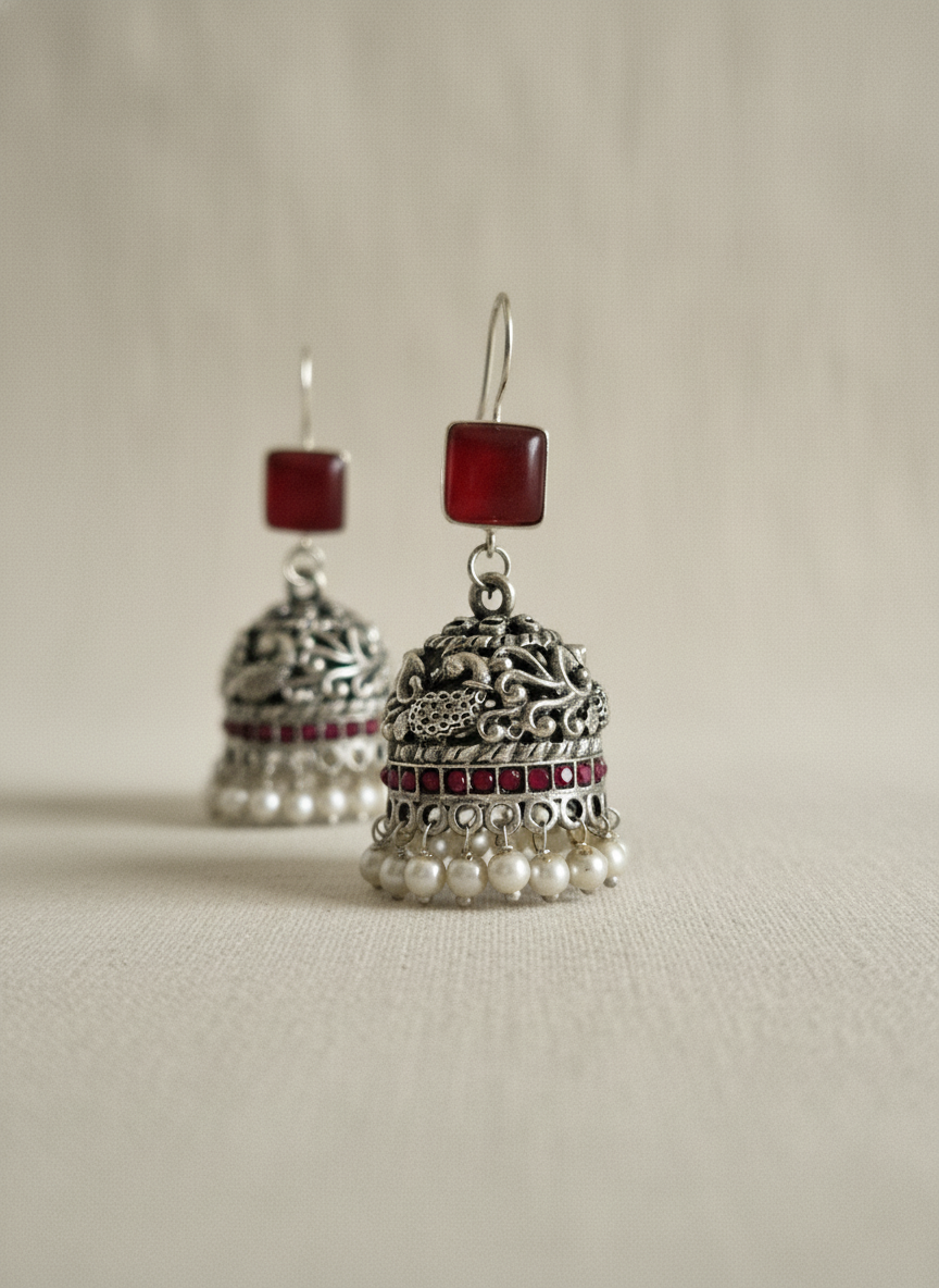 Jhumka tradizionali, reinventati per il tuo stile street