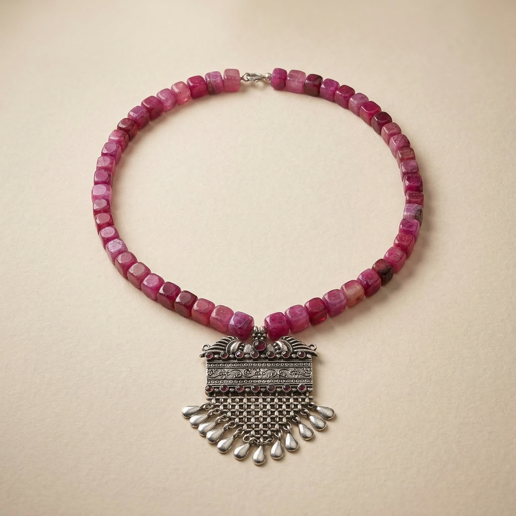 Collana di perline rosa fatta a mano