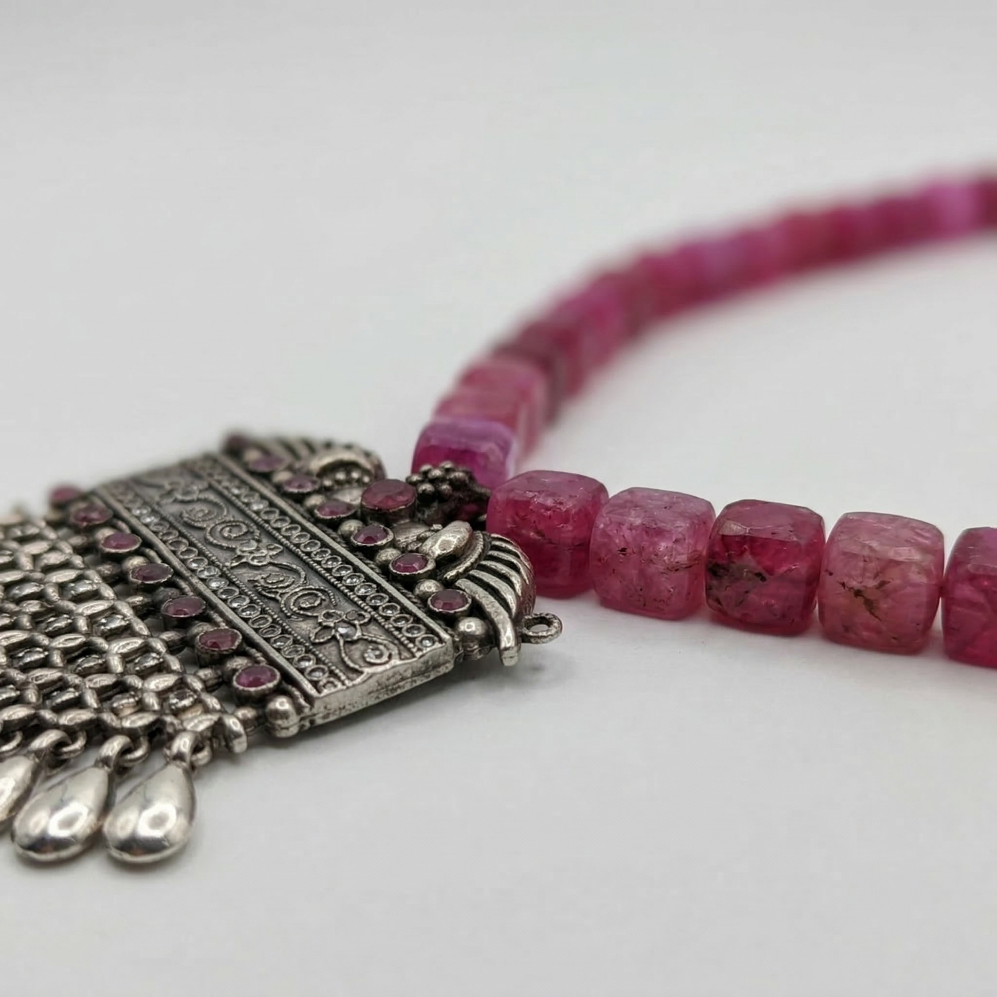 Collana di perline rosa fatta a mano