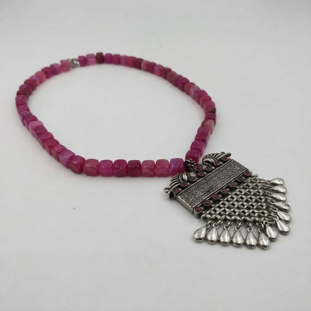 Collana di perline rosa fatta a mano